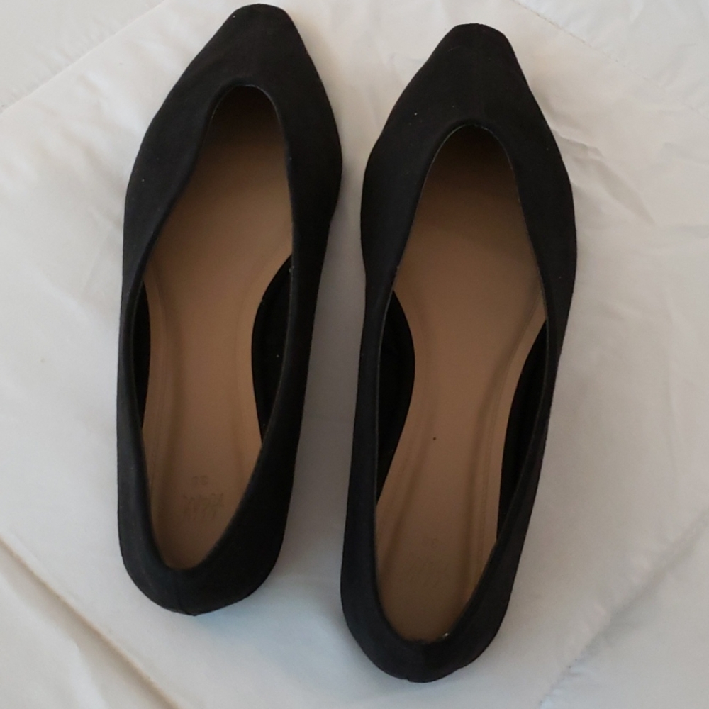 BLACK SUEDE FLATS